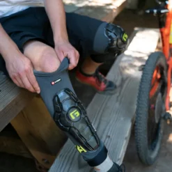 G-Form Pro-X3 Knee Guard - SMU Titanium -Castelli Store 6 103