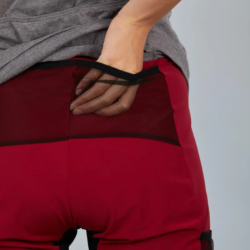 Sportful Supergiara Women's Overshorts - Red Rumba 4 Sportful Supergiara Women's Overshorts - Red Rumba - Image 2